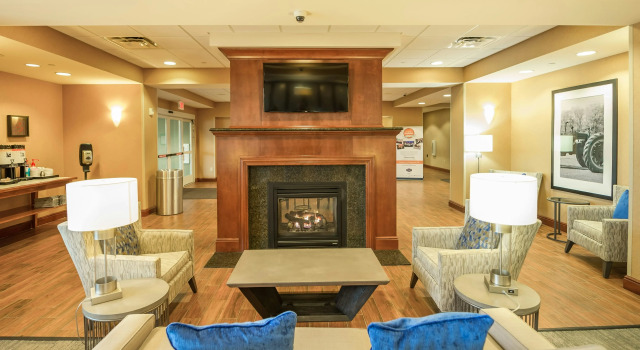 Hampton Inn Presque Isle Maine, Забронировать Отель Преск-Айл штат Мэн, рядом с Presque Isle Historical Society Museum