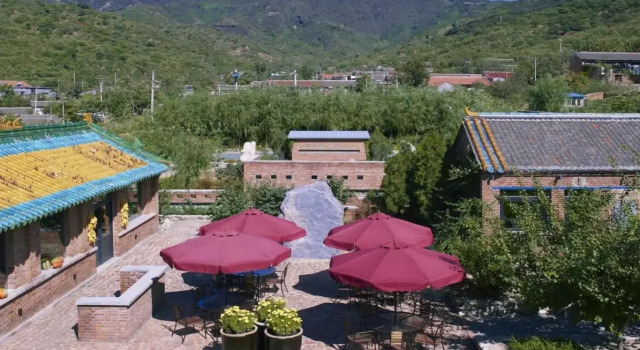 Двухместный номер Standard с красивым видом из окна Brickyard Retreat at Mutianyu Great Wall Adjoin to Mutianyu Great Wall - Room with the View of Great Wall - Chinese massage experience - Vehicle Shuttle Service - International Catering - SPA& Nail Beauty Facilities