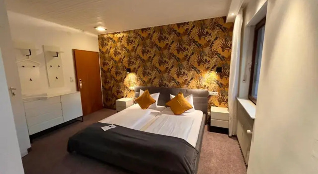 Haus am Wald, Buchen Sie Hotel Hotels in Unterfranken mit Pool, Schwimmbad