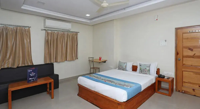 OYO 10609 Hotel Jodhpur Royals, Забронировать Отель Отели штата Раджастхана с парковкой, Парковка