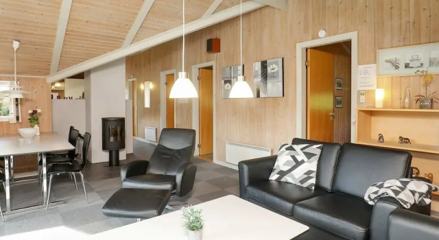 Beautiful Holiday Home in Blåvand With Sauna, Book Feriehus Villaer i Blåvand, Villa