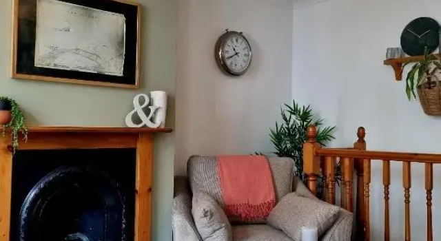 2 bedroom house within walking distance of town