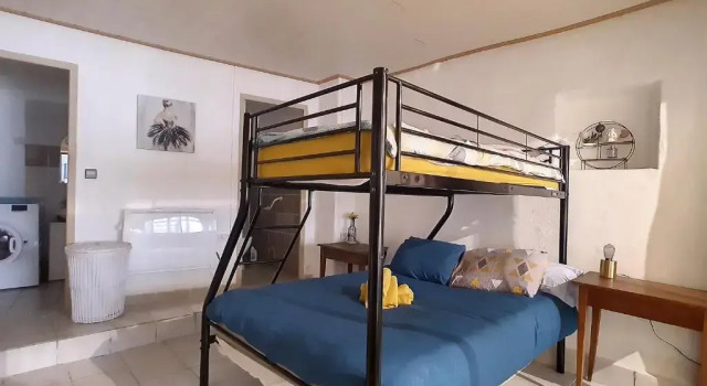 Le Temps Suspendu : Maison atypique au coeur de Fitou, Book Hotel Fitou Corbières