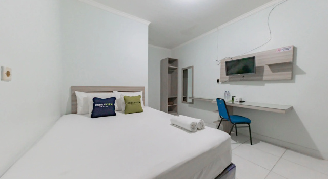 Urbanview Hotel Sunday Cirebon by RedDoorz, Book Hotel North Cirebon West Java