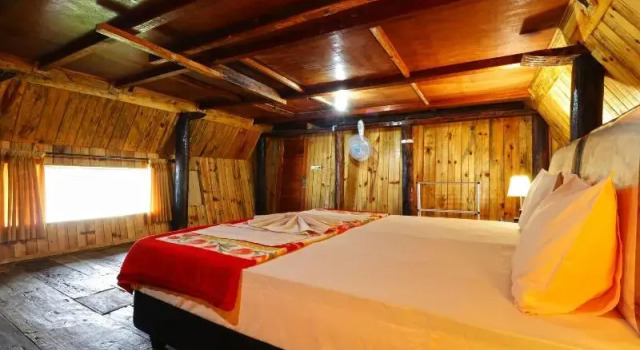 Четырёхместный номер Standard с балконом Tuk Tuk Timbul Bungalows