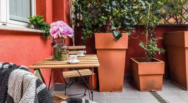 Апартаменты ALTIDO Charming Apt for 3 with Adorable Internal Garden