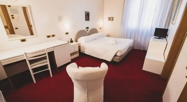 Grand Hotel Milano, Book Hotel Hoteller i Val di Chiana med pool, Swimmingpool