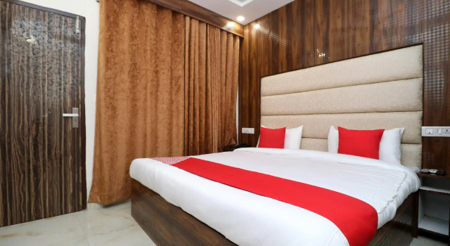 Capital O 26689 Grand Vista, Varaa Hotelli Chandigarh 