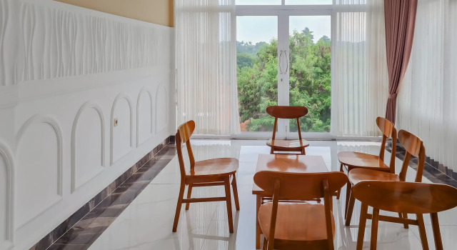 Sans Hotel Grand Sabaraya Cikampek, Book Hotel Hoteller i Cikampek med parkering, Parkering