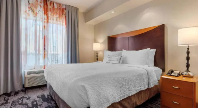 Полулюкс Fairfield Inn & Suites by Marriott Rockford