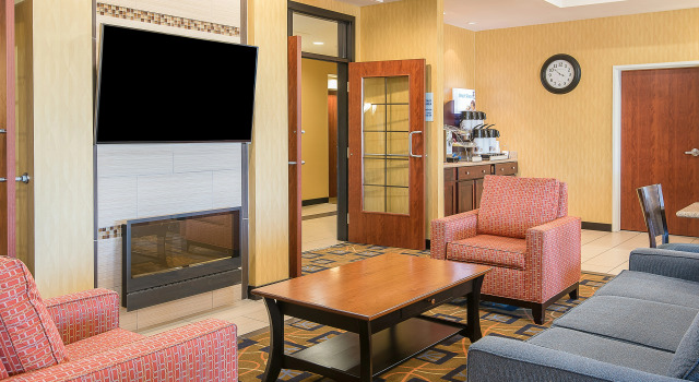 Holiday Inn Express and Suites Lafayette East, an IHG Hotel, Prenota Hotel Lafayette 