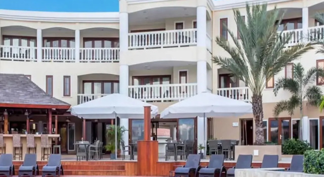 Апартаменты Chic Apartment Surrounded by Tropical Garden