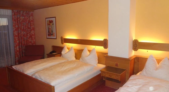 Hotel Schneeweiss, Book Hotel Hotels in Upper Austria with a Pool, Swimming Pool
