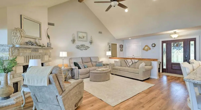 Lakefront Granbury Getaway: Boat, Swim & Fish, Забронировать Дом для отпуска Коттеджи Гранбери, Коттедж