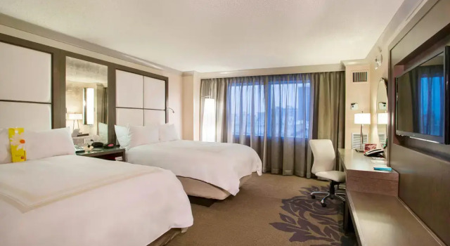 Четырёхместный номер Standard с видом на город Little Rock Marriott