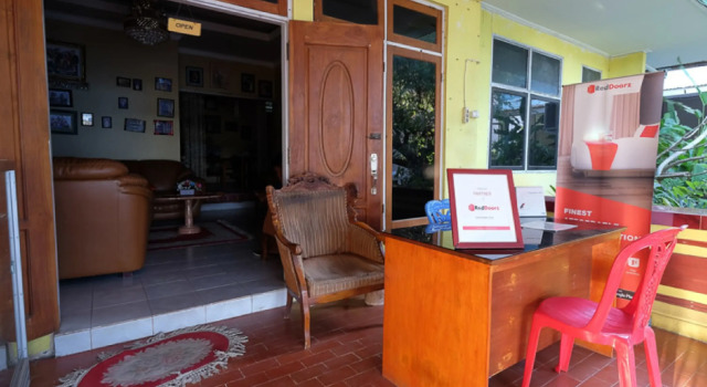 RedDoorz near Mangrove Forest Kupang