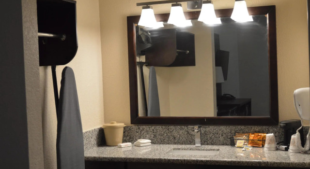 Четырёхместный номер Deluxe Red Roof Inn & Suites Sacramento North