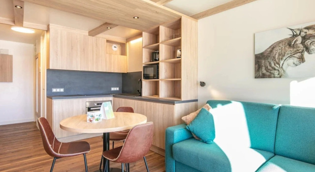 Smart Alpine Stay for Three in Doucy