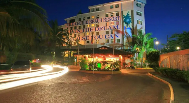 Кровать в общем номере Wild Orchid Beach Resort