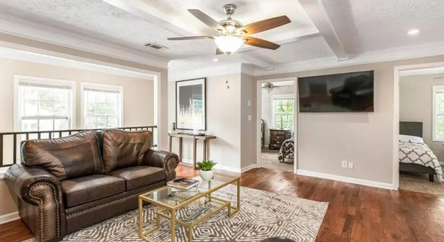 Gorgeous East Village Home Near Downtown Sleeps 12 5 bedrooms Coffee BBQ AC Parking, Boek Hotel Atlanta Georgia