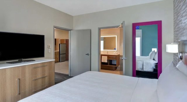 Двухместный люкс Hearing Accessible Home2 Suites By Hilton Savannah Midtown, Ga