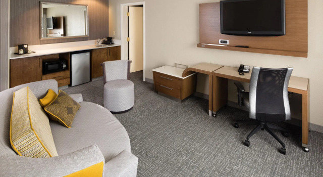 Двухместный люкс с 2 комнатами Courtyard St. Louis Airport/Earth City