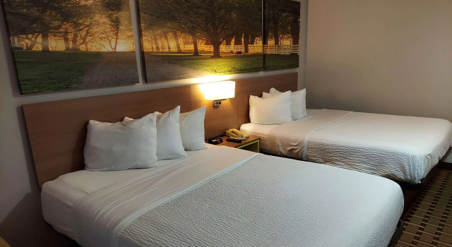 Days Inn & Suites by Wyndham Huntsville