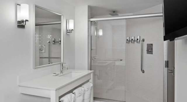 Двухместный люкс с видом на город Four Points by Sheraton Mall of America Minneapolis Airport