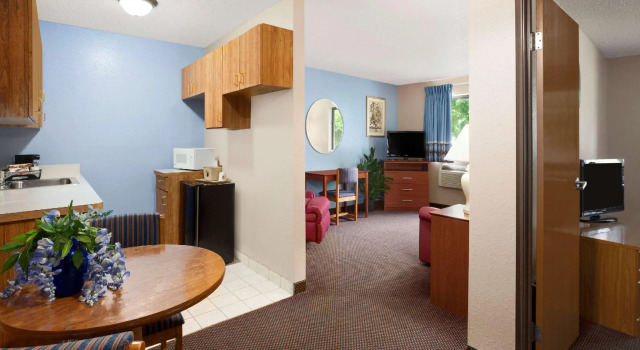 Suite Quality Inn