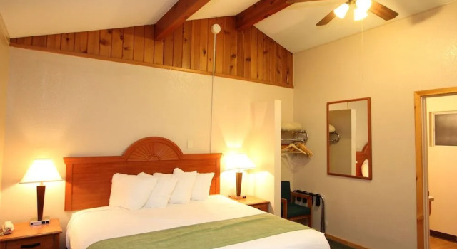 Oakhurst Lodge, Boek Hotel Oakhurst 