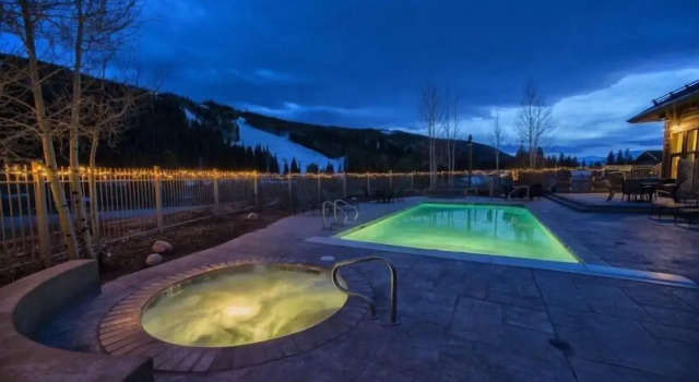 Red Hawk Townhome 3 Bedroom Apartment by Key to the Rockies