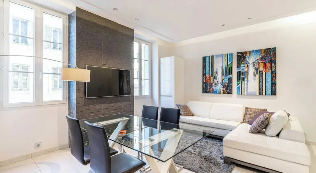 Large Renovated Studio - rue Hoche - Cannes Center