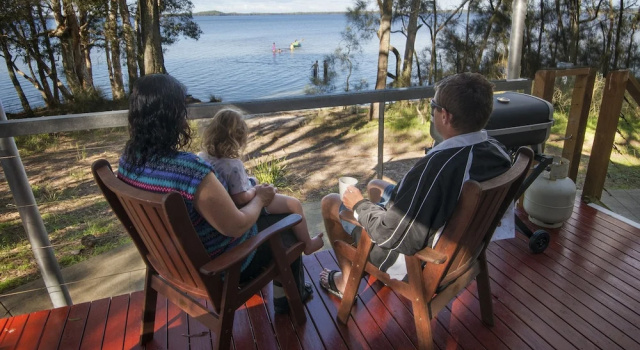 Вилла с балконом и с видом на озеро NRMA Myall Shores Holiday Park