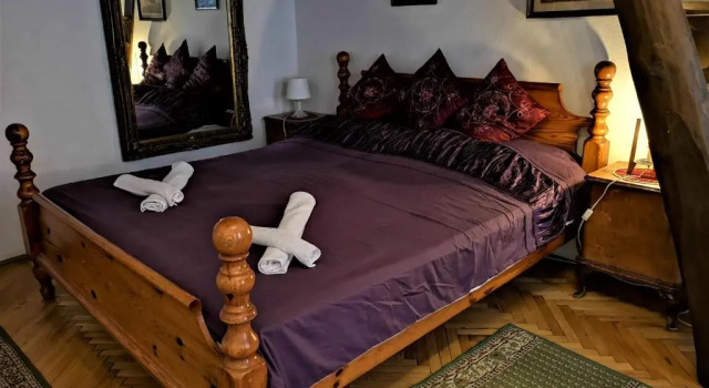 Студия Locomotive Hostel