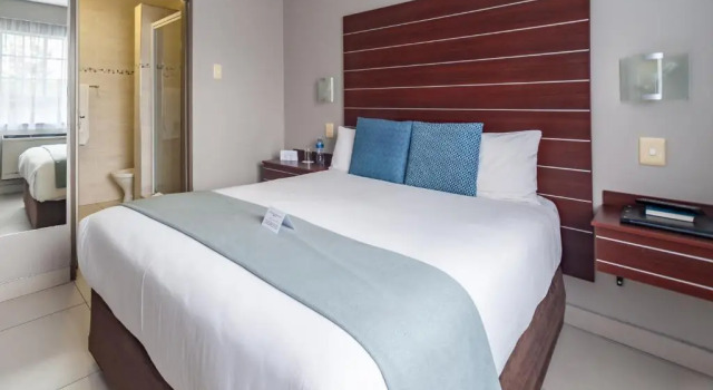 Двухместный номер Standard Hotel Savoy and Conference Centre