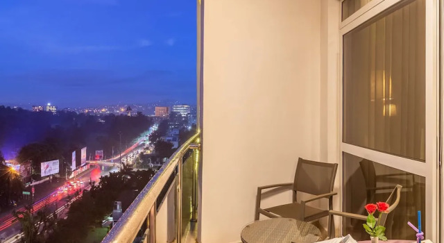 Двухместный люкс с балконом Golden Tulip Canaan Kampala