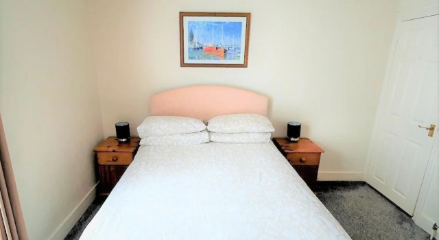3-bed House With Superfast Wi-fi, DW Lettings 15vr