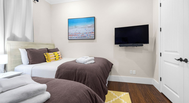 Коттедж 30A Getaway With Private Heated Pool, Hot Tub, and Golf Cart