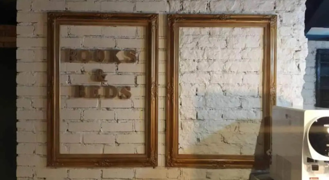Номер Standard Books & Beds