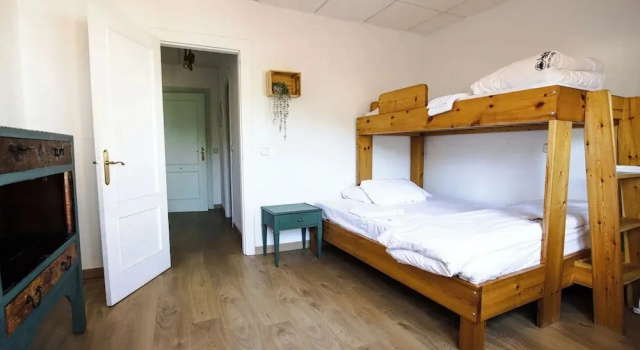Трёхместный номер Standard Arena Surf Hotel