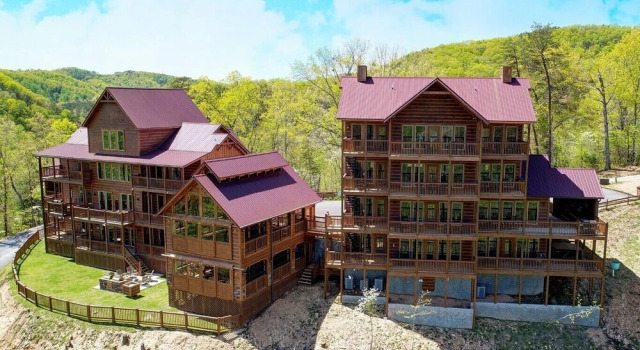 Smoky Mountain Lodge 12 Bedrooms 11 Bathrooms Home