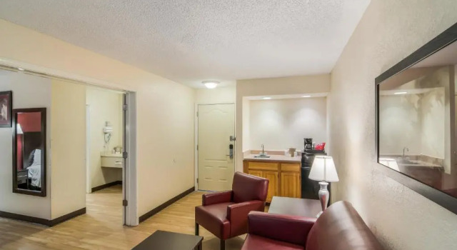 Двухместный люкс Red Roof Inn & Suites Pensacola East - Milton
