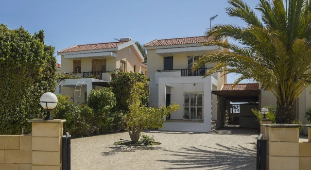 Meneou Beachfront Villa 5, Boek Villa Meneou Larnaca