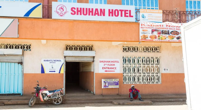 Shuhan Hotel Kabati, Book Hotel Hoteller i Kenol med parkering, Parkering