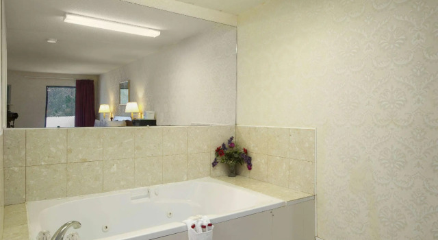 Двухместный номер Standard Days Inn by Wyndham Augusta Fort Eisenhower