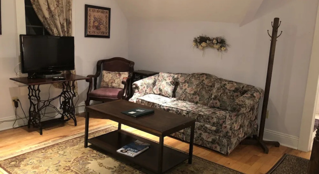 Четырёхместный номер Luxury с балконом Alpine Haus Bed & Breakfast Inn