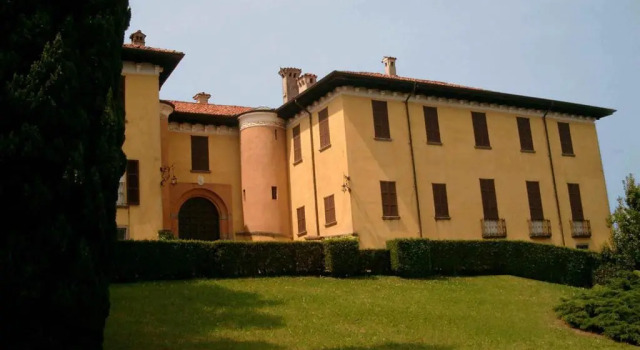 Villa La Vescogna, Historic House with Pool, Book Villa Calco Lombardy