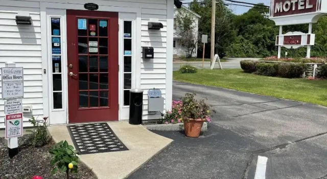 Colonial Motel, Забронировать Мотель Норт-Конуэй Cranmore Mountain Resort, рядом с Мини-гольф "Банана Вилладж"