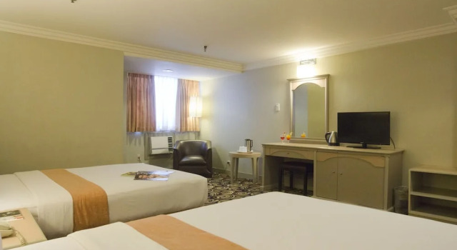 Четырёхместный номер Executive Riviera Mansion Hotel