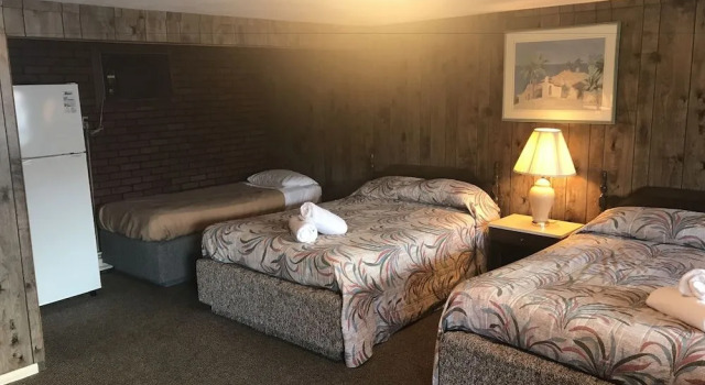 Janmere Motel, Varaa Motelli Hotellit New England uima-altaalla, Uima-allas